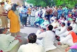 Photo of वैट कम करने की मांग को लेकर भाजपा विधायक बैठे धरने पर