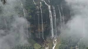 Photo of बादलों का देश चेरापूंजी…