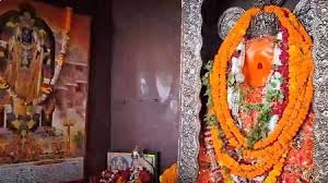 Photo of उत्तर प्रदेश : बलिया के सौ वर्ष पुराने हनुमान गढ़ी मंदिर में उमड़े श्रद्धालु…