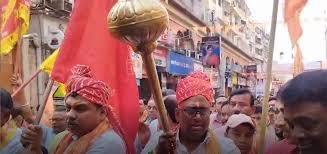 Photo of उत्तर हावड़ा में हनुमान जयंती पर विधायक का दिखा अनूठा अंदाज, हाथ में गदा ले बढ़े आगे…