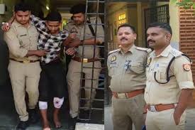 Photo of गाजीपुर: पुलिस के साथ मुठभेड़ में बदमाश के दोनों पैरों में लगी गोली, उचौरी डबल मर्डर केस का मुख्य आरोपी घायल…