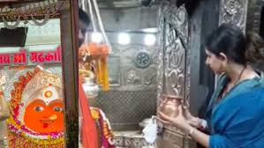 Photo of गायिका किंजल दवे ने किए महाकाल के दर्शन, भस्म आरती में हुईं शामिल…