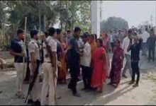 Photo of बिहार : कटिहार में शराब तस्कर को छुड़ाने के लिए थाने पर असामाजिक तत्वों का हमला, पुलिस ने आत्मरक्षार्थ की फायरिंग…