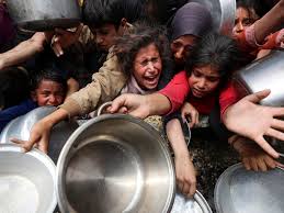 Photo of गाजा में भुखमरी, ट्रंप बोले- तस्वीरें दर्दनाक, लेकिन ‘वो’ खाना हड़प रहे…