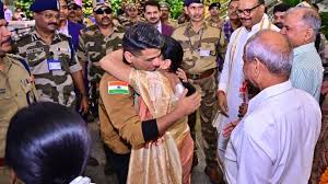 Photo of लखनऊ में अपने घर पहुंचे शुभांशु शुक्ला, माता-पिता बोले ‘हमारी बात का बेटे ने रखा मान’…