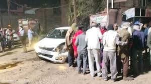 Photo of मध्य प्रदेश के मुरैना में भाजपा नेता की कार ने अलाव ताप रहे लोगों को रौंदा, दो की मौत..