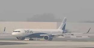 Photo of कम दृश्यता के कारण इंडिगो की उड़ानों पर असर, यात्रियों के लिए ट्रैवल एडवाइजरी जारी